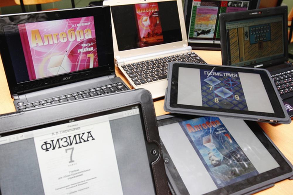 Новые компьютеры и планшеты поступят в школы Московской области